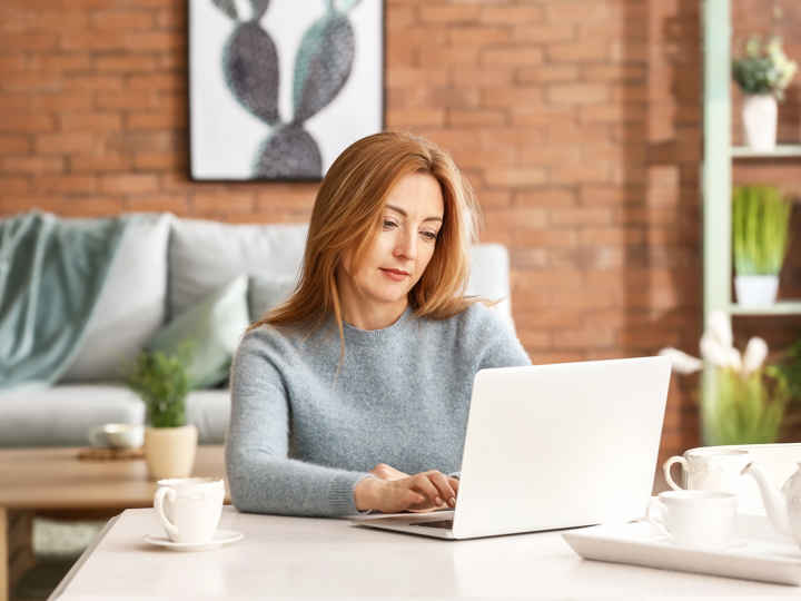 woman-laptop-home