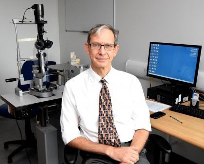 Cataract surgery and macular degeneration  primary image