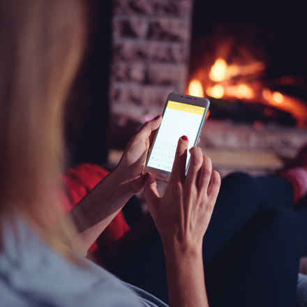winter-warm-cozy-fire-smart-phone.jpeg